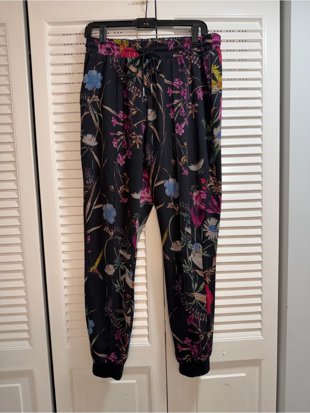 Robert Graham Men’s Tremont Black Floral Jogger Pants